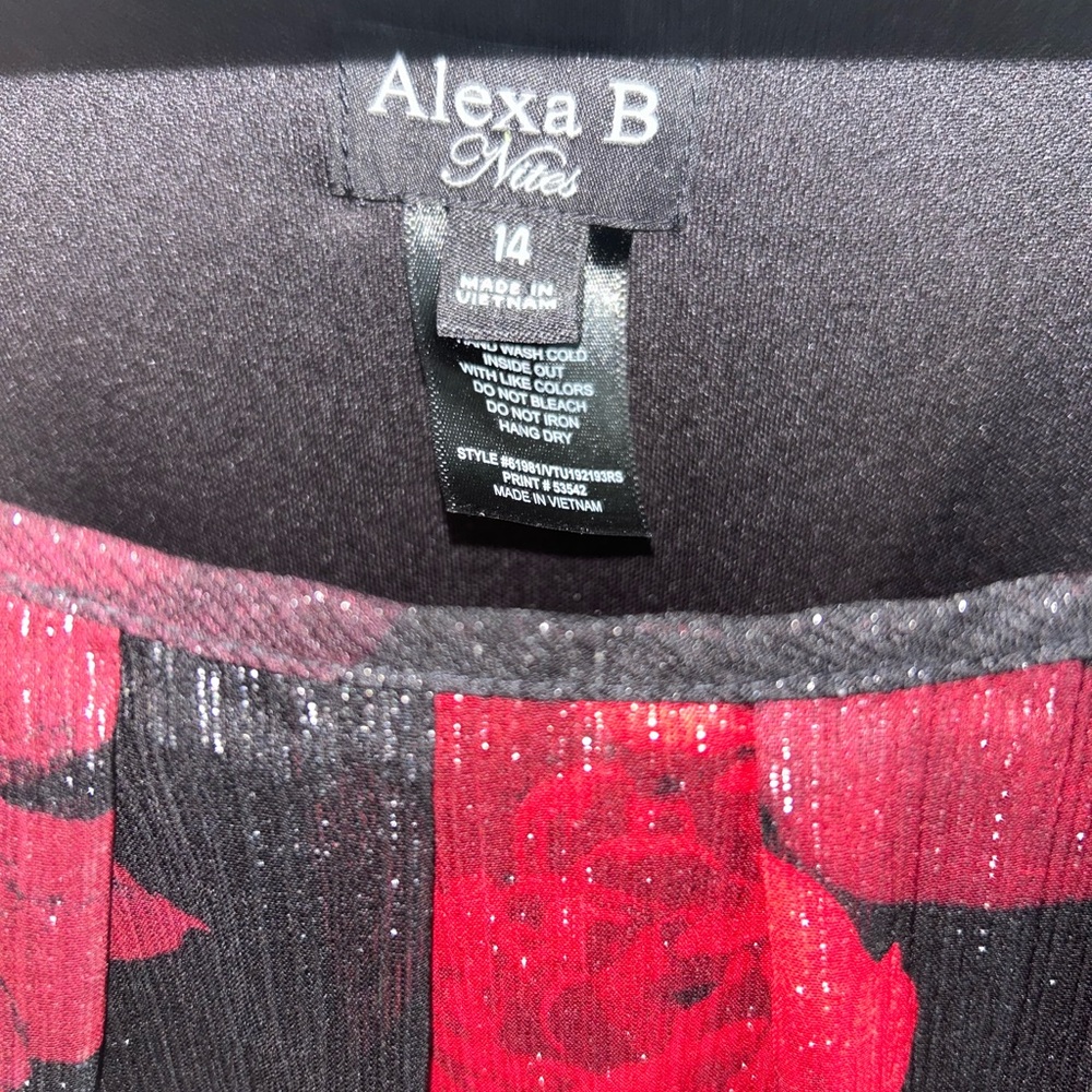 🌹Elegant Red and Black Rose Floral evenings Dress🌹 - Picture 8 of 9